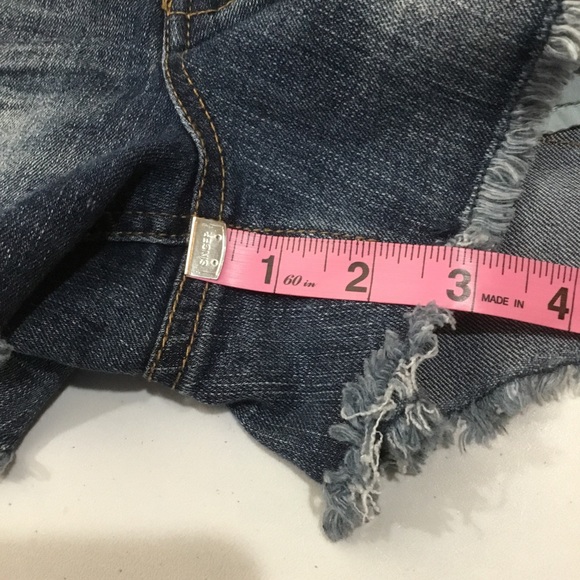 Refuge Distressed Stretchy Denim Jean Cut Off Shorts - Picture 5 of 6